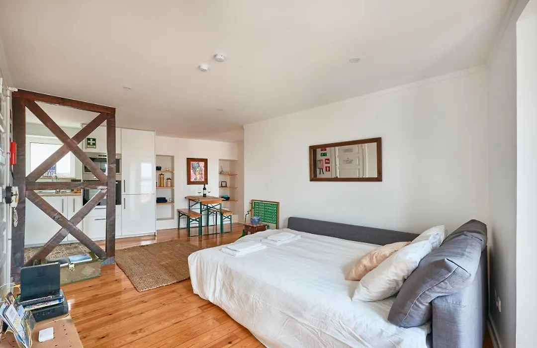 Cozy Flat In Santa Apolonia-1