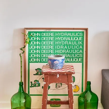 Cozy Flat In Santa Apolonia-2